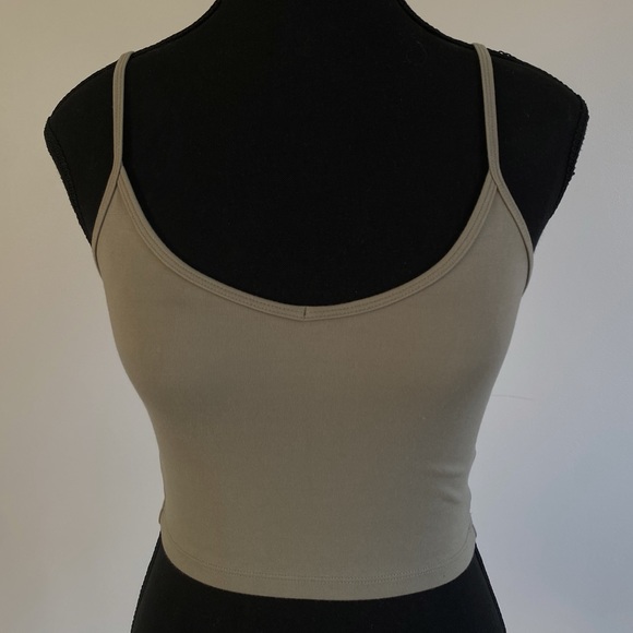 Aritzia Crop Top - Picture 2 of 8